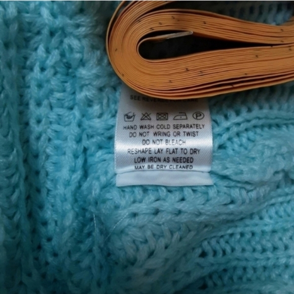 Loose Fit Sweater With Hood Womens - Picture 9 of 12